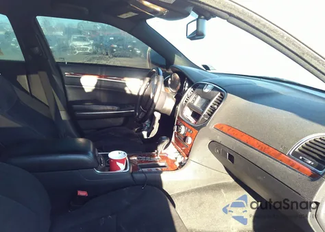 2012 Chrysler 300 z USA, uszkodzony, nr VIN 2C3CCAAG8CH113639